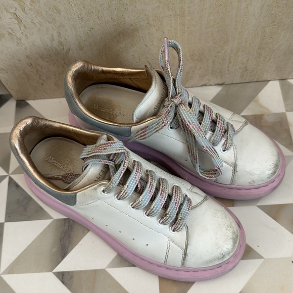 Girls Alexander McQueen sneaker. Comes with Box! - Picture 2 of 6
